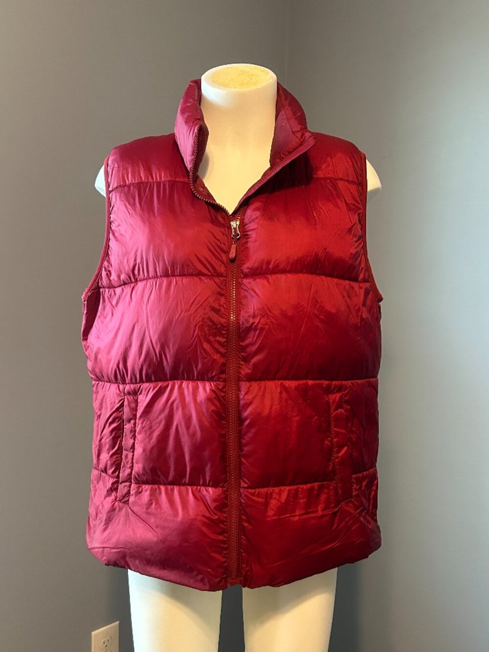 HeatKeep Women’s Large Burgundy Insulated Puffer Vest Full Zip
